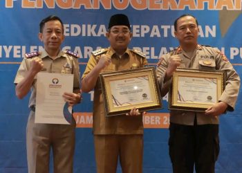 Bupati Anwar Sadat Bawa Pemkab Tanjab Barat Raih Penghargaan bergengsi dari Ombudsman RI