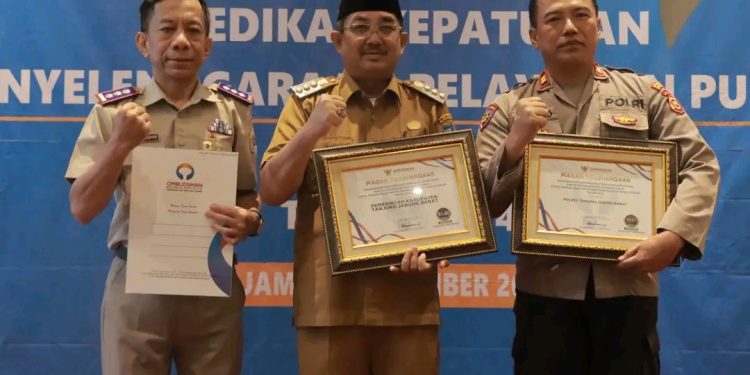 Bupati Anwar Sadat Bawa Pemkab Tanjab Barat Raih Penghargaan bergengsi dari Ombudsman RI