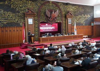 Pjs. Gubernur Sudirman Apresiasi Pandangan Umun Fraksi DPRD Terhadap RAPBD 2025