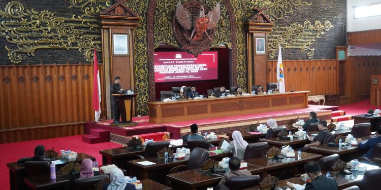 Pjs. Gubernur Sudirman Apresiasi Pandangan Umun Fraksi DPRD Terhadap RAPBD 2025