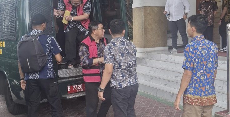 Kejagung Serahkan 3 Oknum Hakim Tersangka dan Barang Bukti Kasus Suap dan Gratifikasi Perkara Ronald Tannur