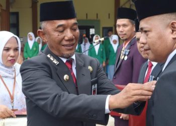 Kemenag Merangin Peringati Hari Amal Bakti Ke-79, Pj Bupati Jangcik Mohza Menyerahkan Satya Lencana Karya Satya