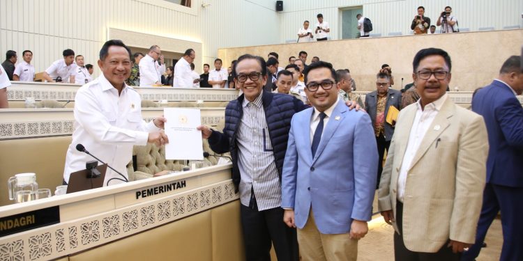 Pemerintah, Komisi II DPR RI, dan Penyelenggara Pemilu Sepakat Pelantikan Kepala Daerah Non-Sengketa Dilaksanakan 6 Februari 2025 