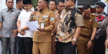 Pj Bupati Merangin dan Dewan Temui Nakes Demo Minta Diangkat Jadi PPPK  2025
