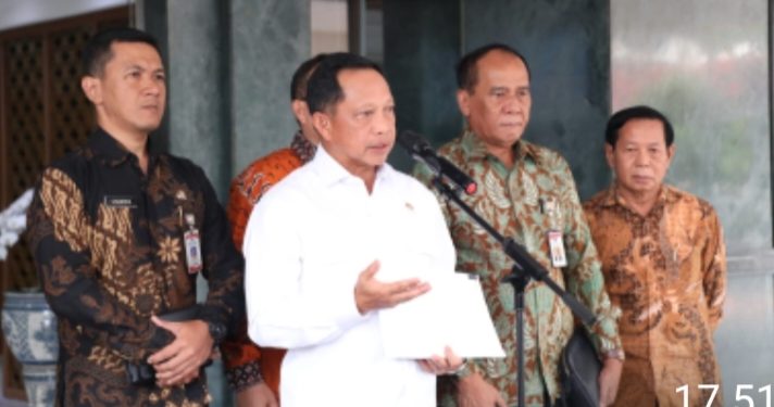 Agar Bisa Serentak, Pelantikan Kepala Daerah Non Sengketa diundur  