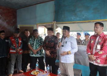 Bupati Anwar Sadat Berikan Bantuan kepada Korban Kebakaran di Jalan Harapan Kuala Tungkal