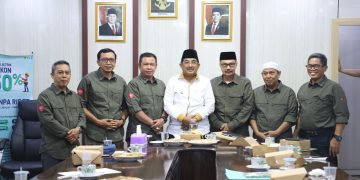 Bupati Tanjab Barat Laksanakan Audiensi dengan Komisi Penyuluhan Pertanian