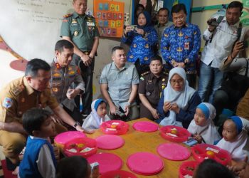 Launching Makan Bergizi Gratis, Gubernur Al Haris Pastikan Proses Lancar dan Menu Sehat untuk Anak