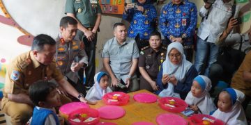 Launching Makan Bergizi Gratis, Gubernur Al Haris Pastikan Proses Lancar dan Menu Sehat untuk Anak