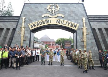 Mendagri Tito Sambut Kedatangan Kepala Daerah Peserta Retreat Pembekalan di Akmil Magelang 