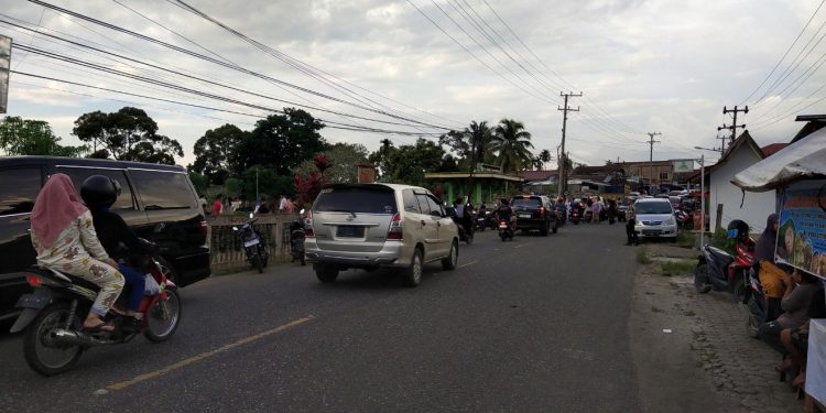 Jelang Bulan Suci Ramadhan, Masyarakat Padati Pemakaman Umum Simpang Harapan Bangko Panjatkan Doa