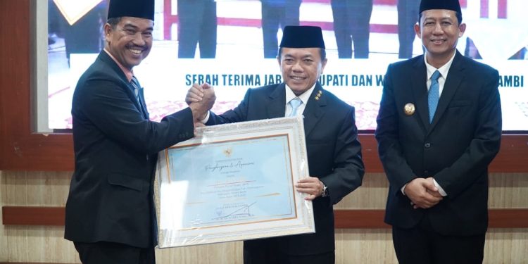 Hadiri Sertijab Bupati Muaro Jambi, Gubernur Al Haris Tekankan Sinkronisasi Program Pembangunan