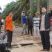 Bupati Merangin M Syukur Tinjau Jembatan Desa Sialang Lantainya Bolong 