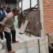 Wabup Merangin Saksikan  Pol PP  Bongkar Bangunan Tanpa IMB  di Bukit Tiung 