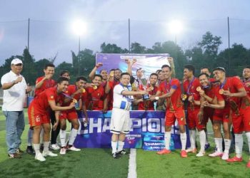 Gubernur Al Haris Serahkan Piala dan Bonus Kejuaraan Mini Soccer Gubernur Cup 2025