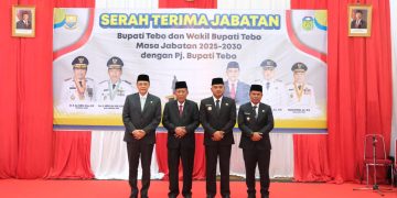 Hadiri Sertijab, Wagub Sani Harap Bupati dan Wakil Bupati Tebo Susun Program Kerja Sesuai dengan Kebutuhan Masyarakat