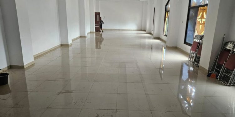 Ruangan Kantor dan Mushola di Lantai 4 Kantor Bupati Merangin Sudah Bersih, Setelah Sidak Bupati 