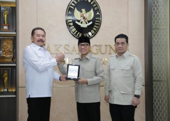 Temui Jaksa Agung, Menteri Desa Yandri Laporkan Dugaan Penyimpangan Dana Desa 