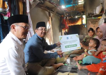Sentuhan Humanis Bupati Tanjab Barat, Bantu Janda Lima Anak Miliki Rumah Layak Huni