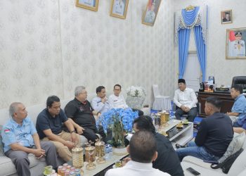 Bupati Tanjab Barat Gelar Audiensi dengan Calon Investor untuk Kembangkan Energi Hijau dari Sampah dan Matahari