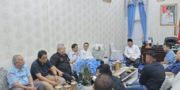 Bupati Tanjab Barat Gelar Audiensi dengan Calon Investor untuk Kembangkan Energi Hijau dari Sampah dan Matahari