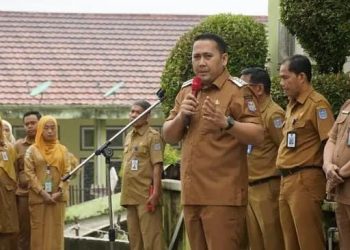 Hari Pertama Masuk Kerja Pasca Lebaran, Bupati Merangin Ambil Apel di RSD Kol Abundjani