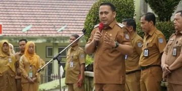 Hari Pertama Masuk Kerja Pasca Lebaran, Bupati Merangin Ambil Apel di RSD Kol Abundjani