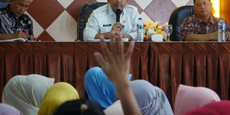 Bupati Merangin Berdialog dengan Tenaga Medis RSD Kol Abundjani,  Pegawai Bengkak dan Pendapatan Habis Buat Bayar Gaji