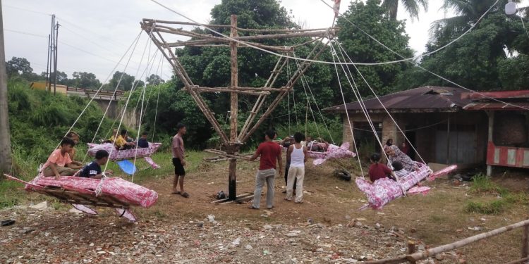 Lebaran Idul Fitri, Anak-Anak Bersemangat Naik Buaian Putar di Desa Sungai Ulak Kabupaten Merangin