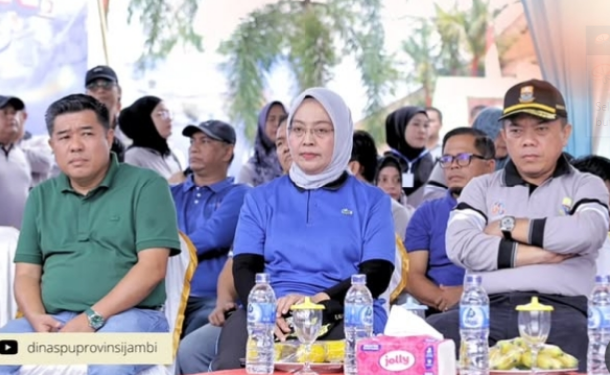 Kadis PUPR Muzakir Dampingi Al Haris Buka Lomba Pacu Perahu dan Perahu Hias