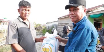 Wabup Katamso Tinjau Lokasi Kebakaran di Kampung Nelayan dan Salurkan Bantuan Langsung