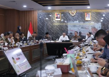 Menteri Desa PDT  Usul Hasil Koperasi  Desa Dialokasikan pada Beasiswa Pendidikan dan Perbaikan Jalan Desa