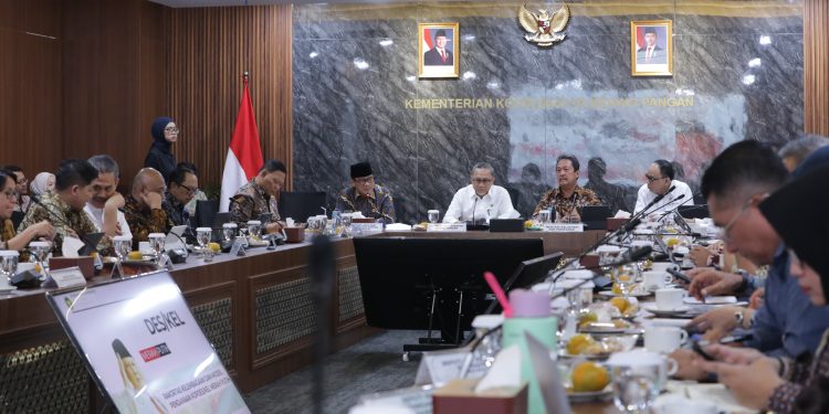 Menteri Desa PDT  Usul Hasil Koperasi  Desa Dialokasikan pada Beasiswa Pendidikan dan Perbaikan Jalan Desa