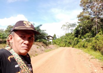 Pemdes Rantau Limau Manis Kecamatan Tabir Ilir Merangin Perbaiki Jalan Rusak Menuju Desa Tetangga dengan Swadaya