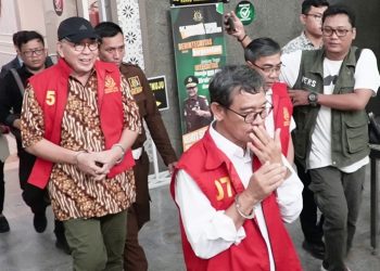 Kejaksaan Tinggi Palembang Serahkan 5 Tersangka Beserta Barang Bukti Tahap II Kasus Korupsi Perkebunan Sawit Ke JPU