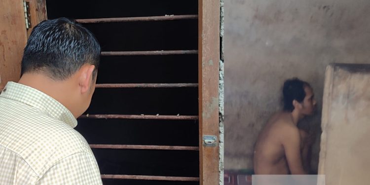 Bupati Merangin Jenguk Warga Berusia 24 Tahun alami  Kelainan Jiwa, Pengobatan Segera diurus Biar Kembali Sehat