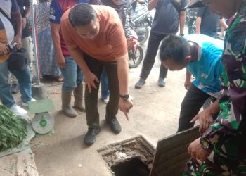 Bersihkan Sampah, Bupati Merangin H M Syukur Lakukan Gotong Royong di Pasar Baru Bangko