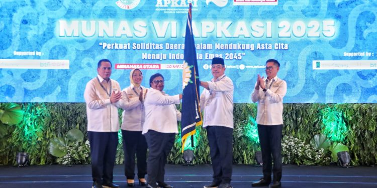 Tutup Munas APKASI, Wamendagri Ribka Ajak Kepala Daerah Tingkatkan Solidaritas Menuju Indonesia Emas 2045