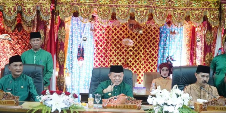 Gubernur Al Haris Ajak Bupati/Wali Kota Bangun Daerah dengan Semangat Kebersamaan dan Inovasi