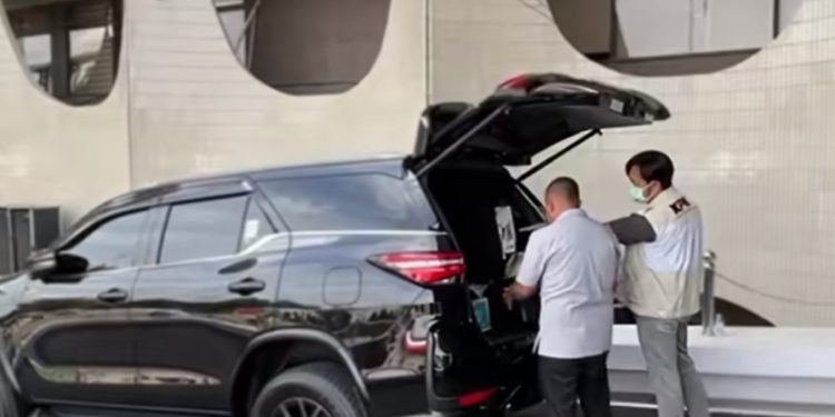 KPK Lakukan Penggeledahan di Kantor Gubernur Riau