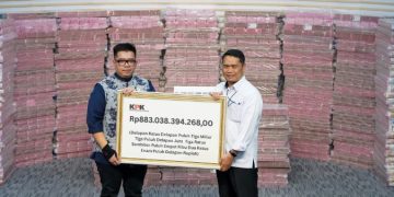 KPK Serahkan Uang Hasil Rampasan Kasus Korupsi ke PT Taspen Rp883 Milyar