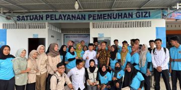 Tinjau SPPG di Pemayung, Gubernur Al Haris Minta Beli Bahan Pokok di Jambi Agar Perputaran Ekonomi Semakin Meningkat   