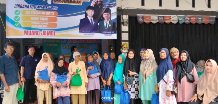 Sulaiman Anggota DPRD Muaro Jambi Gelar Cek Kesehatan, Terapi Gratis dan Bagi Sembako untuk Kaum Duafa