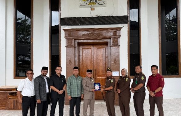 Ketua DPRD Muaro Jambi Terima Kunjungan Kajari Baru