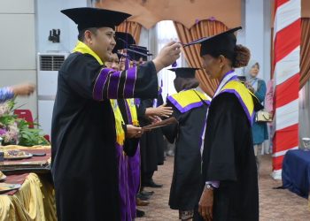 Bupati  Merangin M. Syukur Mewisuda 147 Siswa Sekolah Tangguh