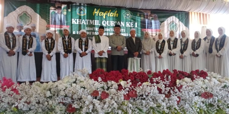 Wakili Bupati Merangin diwakilil Asisten I Hadiri Khatmil Qur’an 12 Santri Ponpes Tahfizul Qur’an Pulau Raman