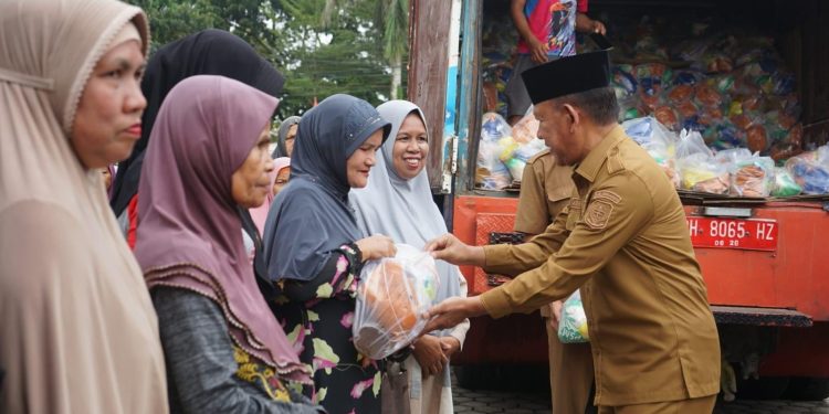 Wabup Merangin Khafidh Moein Buka Pasar Murah Bersubsidi