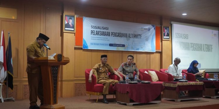 Sekda Merangin Zulhifni Buka Sosialisasi Pengasuhan Alternatif bagi Anak