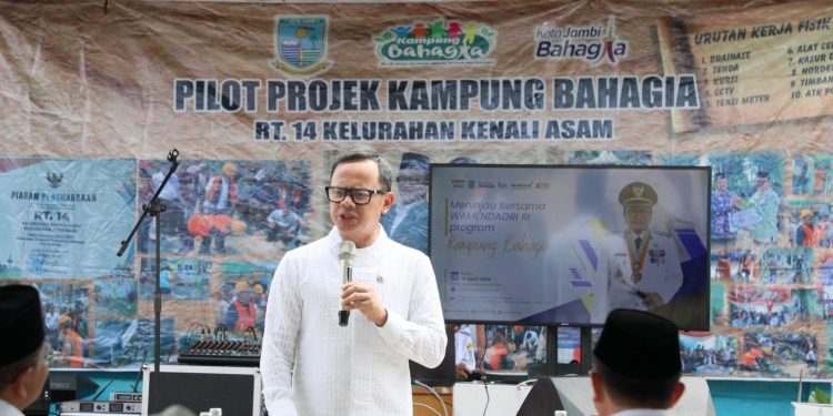 Tinjau Kampung Bahagia di Jambi,  Wamendagri BimaTekankan Peran RT sebagai Ujung Tombak Program Pemerintah
