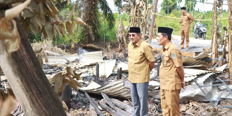 Bupati Anwar Sadat Salurkan Bantuan Korban Kebakaran, Wujud Kepedulian Pemerintah Daerah